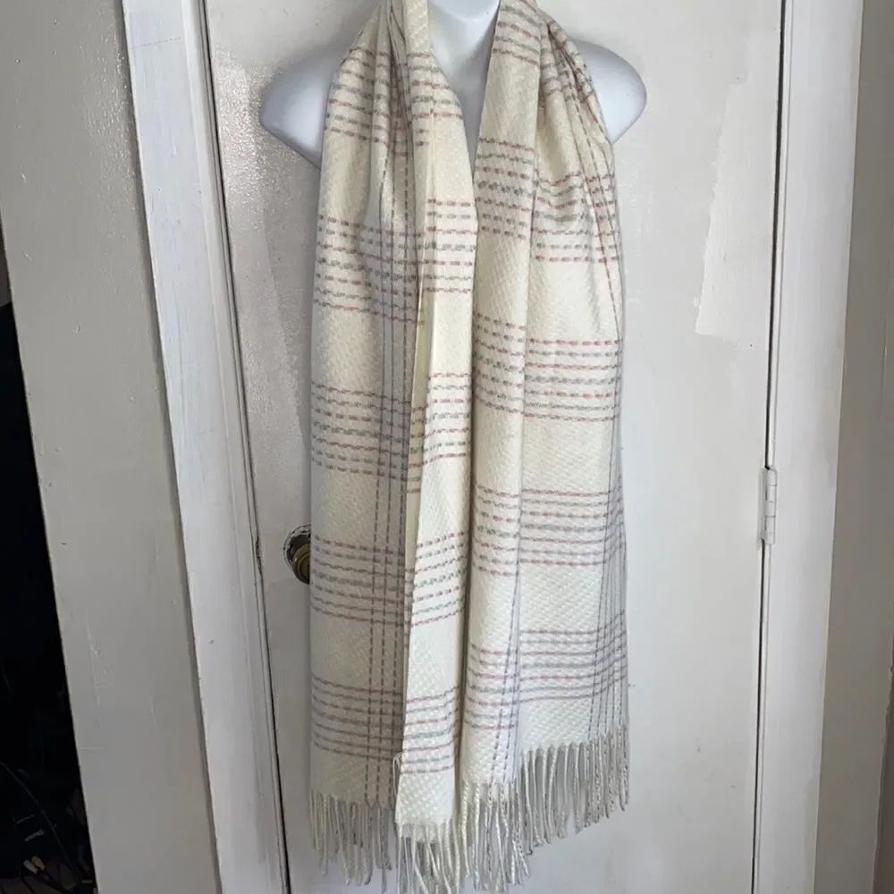PRETTY PERSUASIONS Scarf Wrap with 4" Fringe NWT